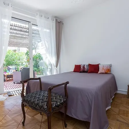 Centre - Terrasse Prive Exceptionnelle - Superieur 3 Pieces Ac - Garage Prive Apartment *